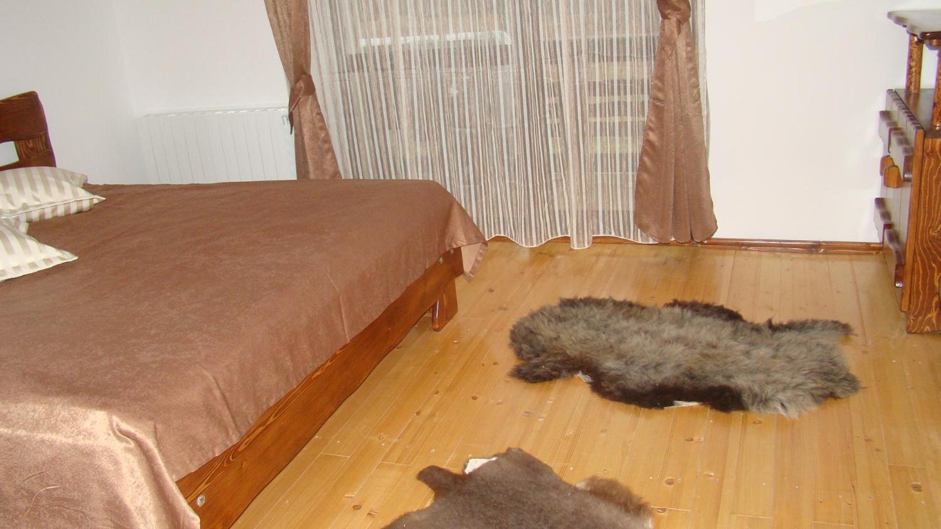Cabana Barlogul Lupilor Berevoesti Exterior foto