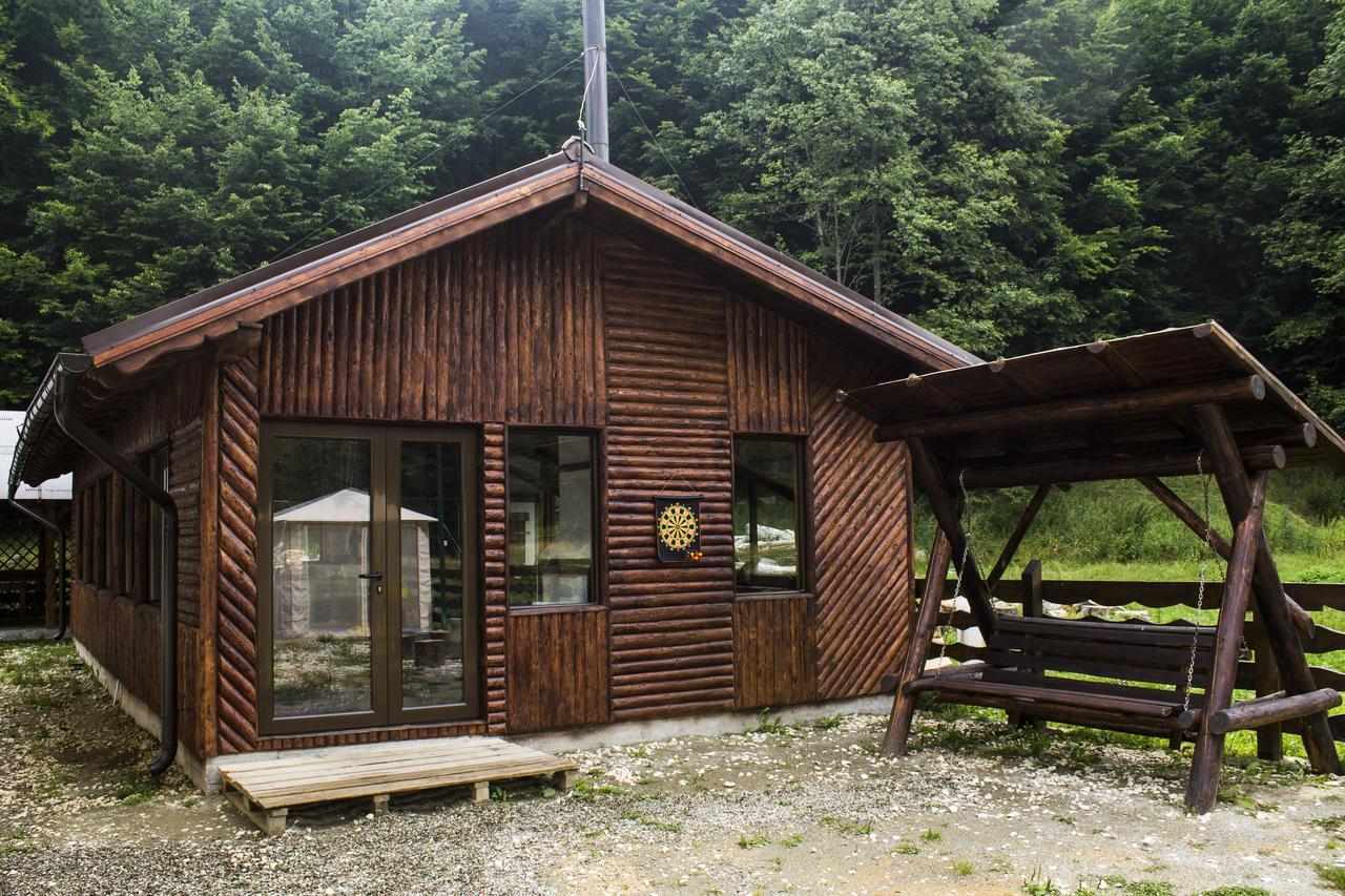 Cabana Barlogul Lupilor Berevoesti Exterior foto