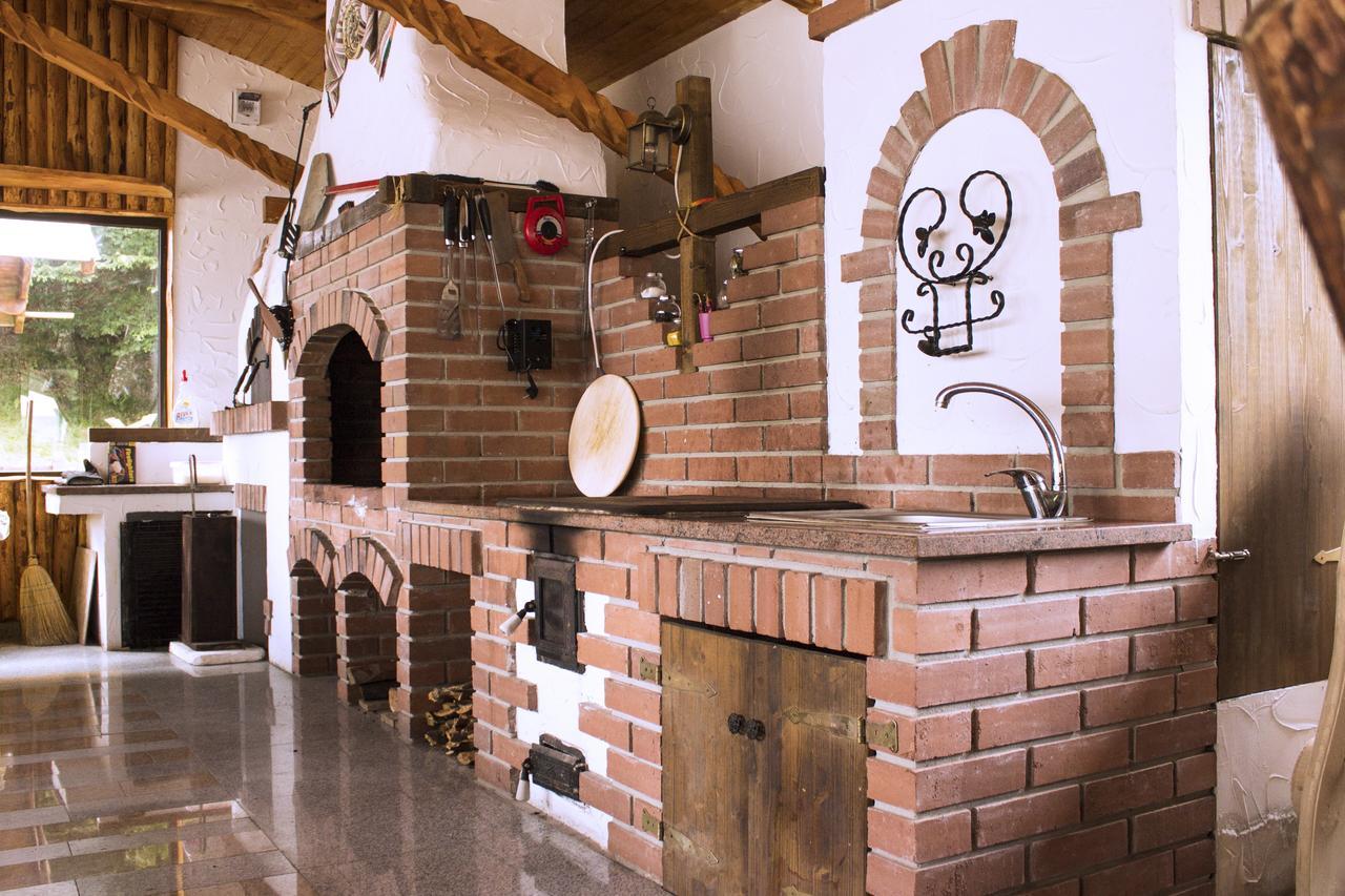 Cabana Barlogul Lupilor Berevoesti Exterior foto