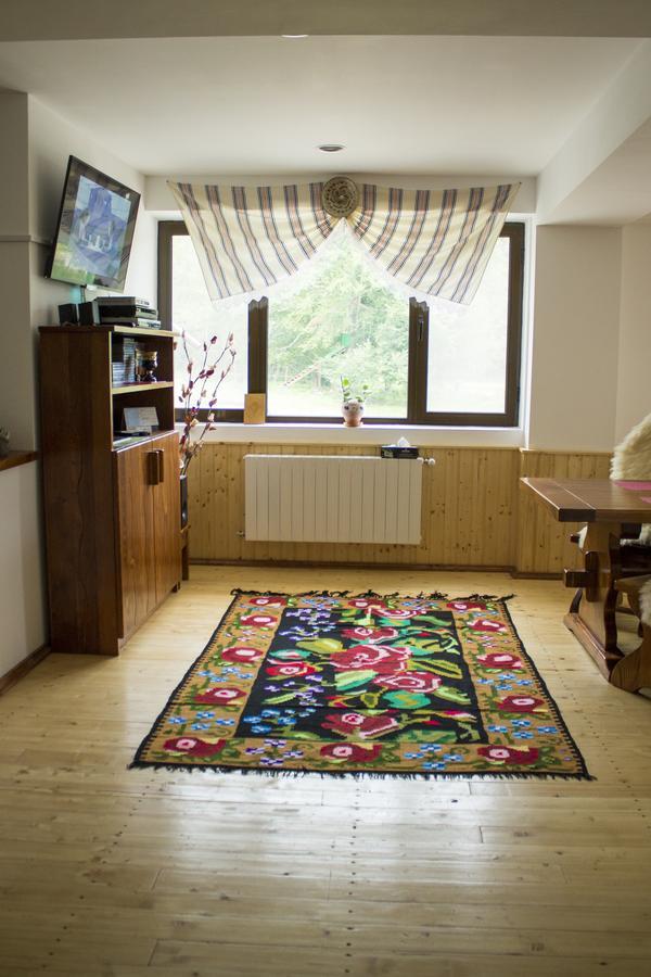 Cabana Barlogul Lupilor Berevoesti Exterior foto