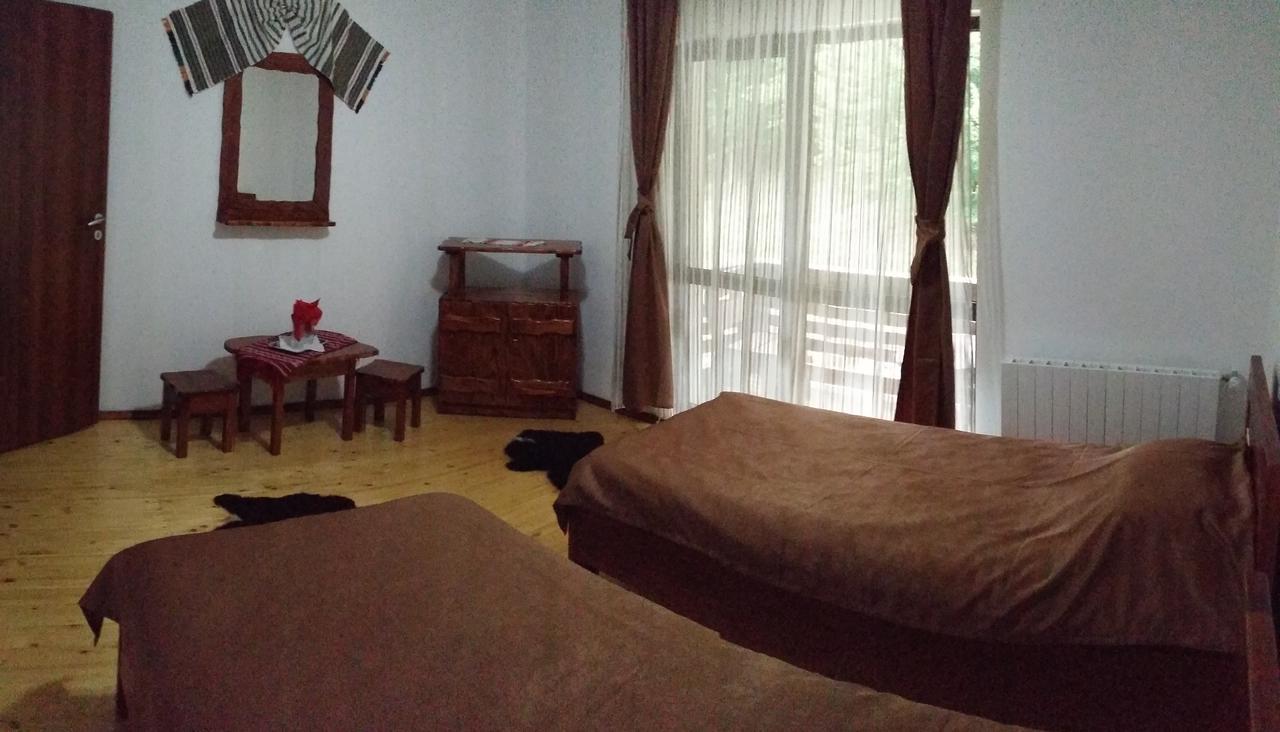 Cabana Barlogul Lupilor Berevoesti Exterior foto