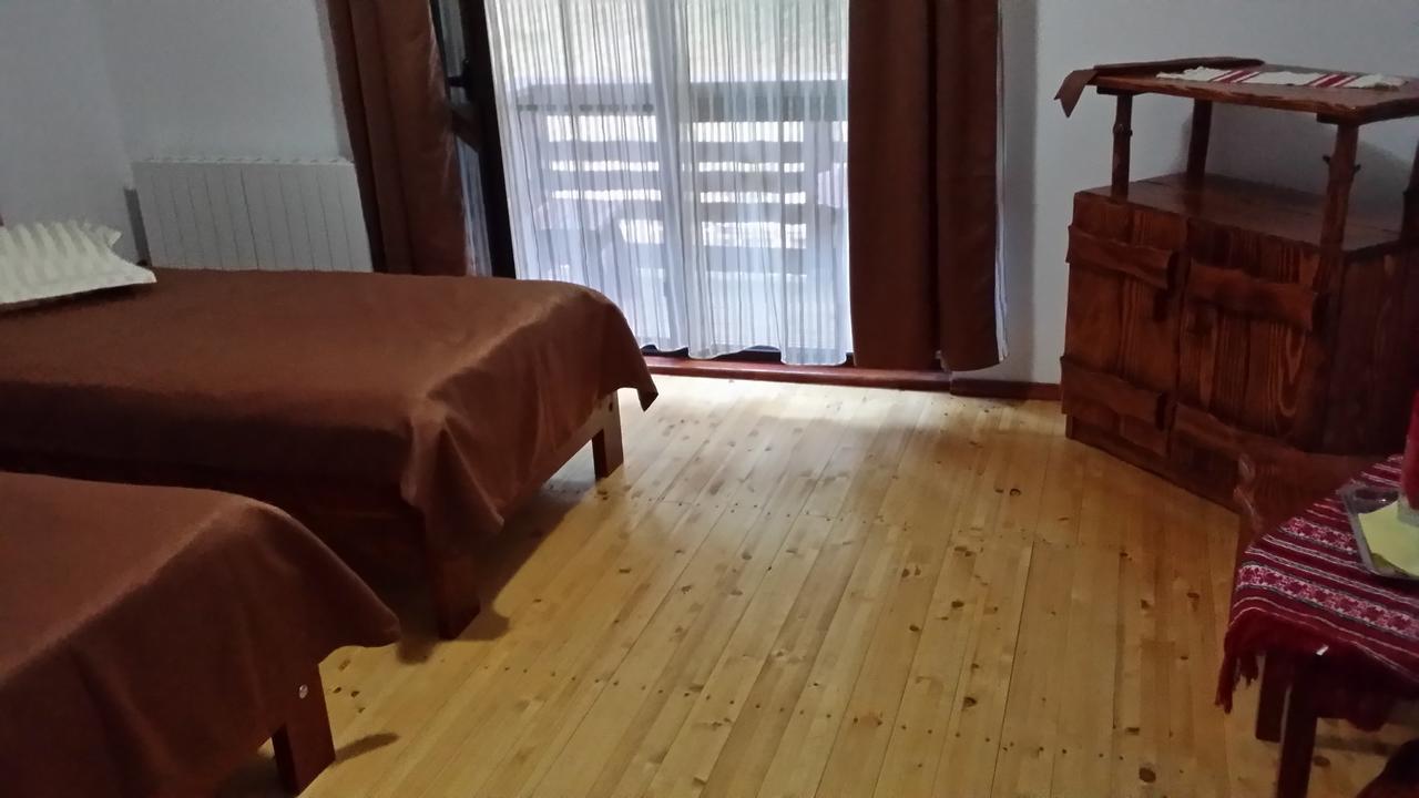 Cabana Barlogul Lupilor Berevoesti Exterior foto