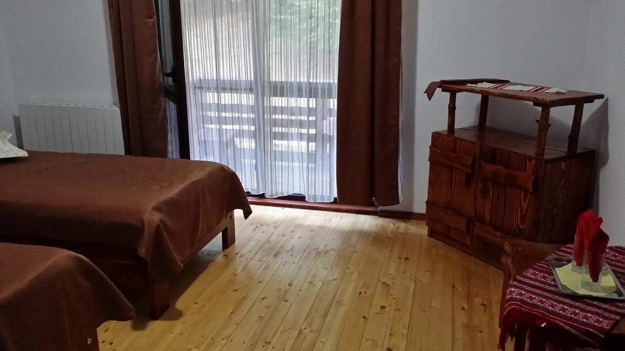 Cabana Barlogul Lupilor Berevoesti Exterior foto