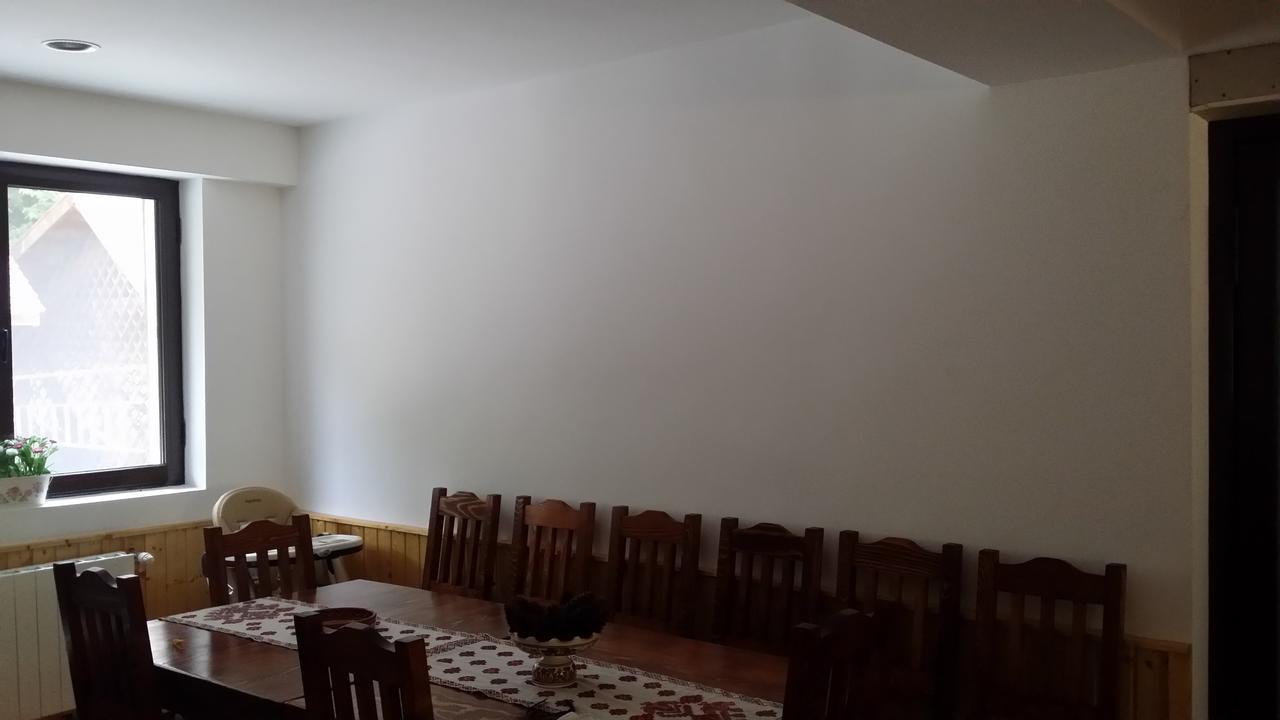 Cabana Barlogul Lupilor Berevoesti Exterior foto