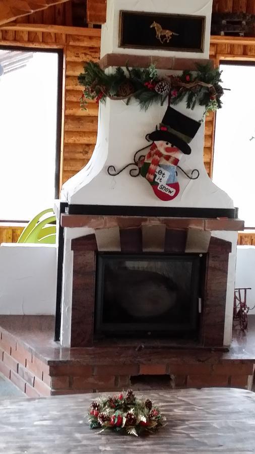 Cabana Barlogul Lupilor Berevoesti Exterior foto