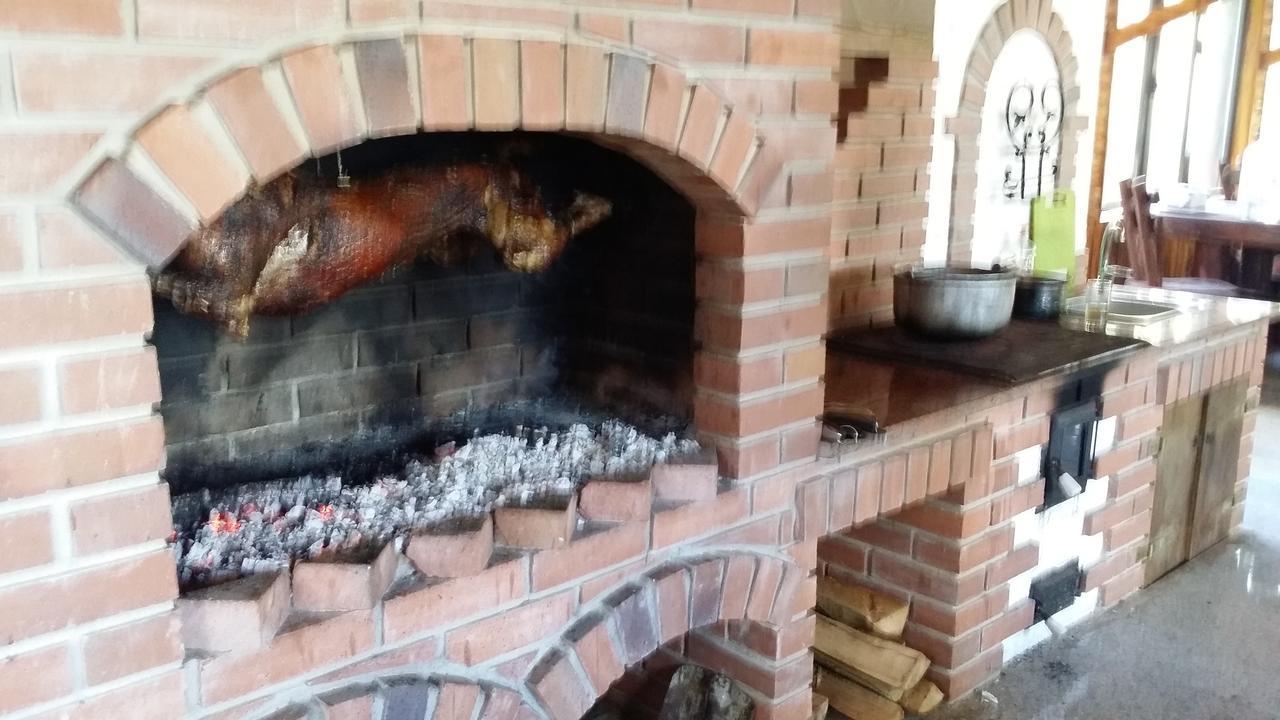 Cabana Barlogul Lupilor Berevoesti Exterior foto