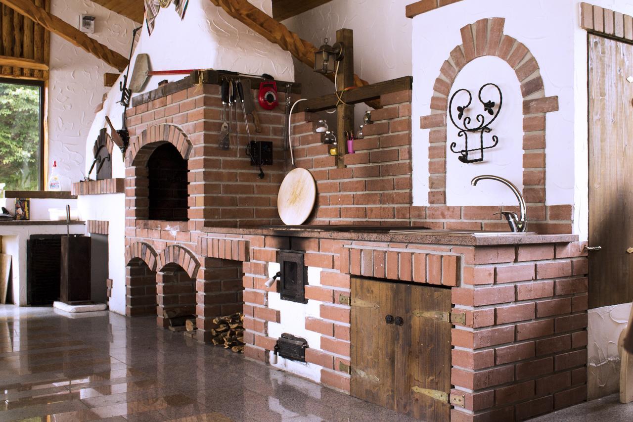 Cabana Barlogul Lupilor Berevoesti Exterior foto