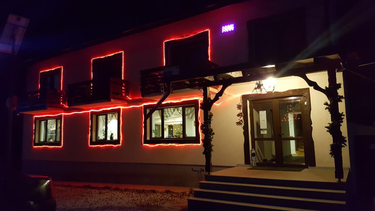 Cabana Barlogul Lupilor Berevoesti Exterior foto